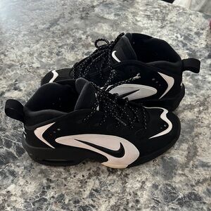 Nike Mens Black and White High-Top Sneakers